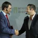 Ukrainian Minister of Infrastructure and HyperloopTT shake hands