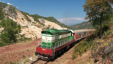 Albanian train near Pogradec, source: Wikipedia