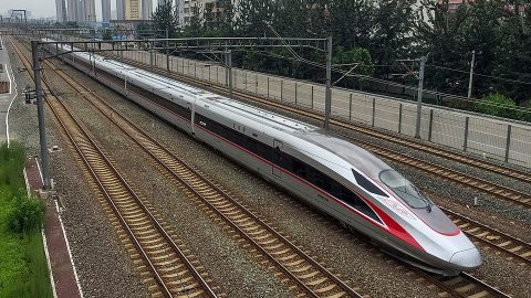 Fuxing CR400AF bullet train, source: Wikipedia