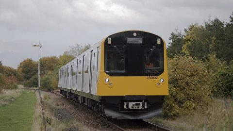Vivarail battery-powered train, source: Vivarail