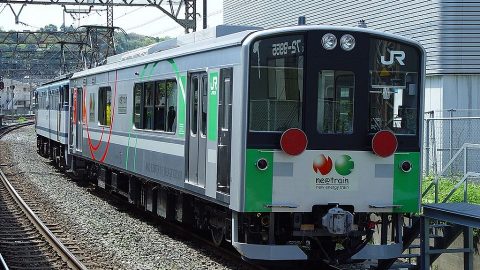 JR East KuMoYa E995 hybrid train, source: Wikipedia