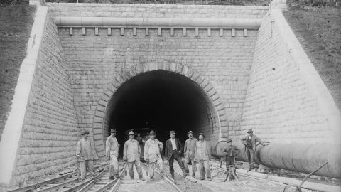 The south portal of the Hauenstein base tunnel near Trimbach around 1915 during tunnel construction