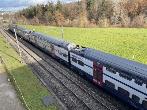 SBB train on the railway between Zurich and Winterthur (Photo: Nick Augusteijn)