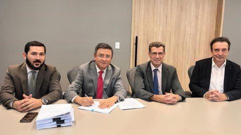 The contract signature between Alstom-Sofratesa and FITRAM for the Monorail line in the city of Santiago de los Caballeros in Dominican Republic. The signature was in the presence of the French Embassy Economic Services.