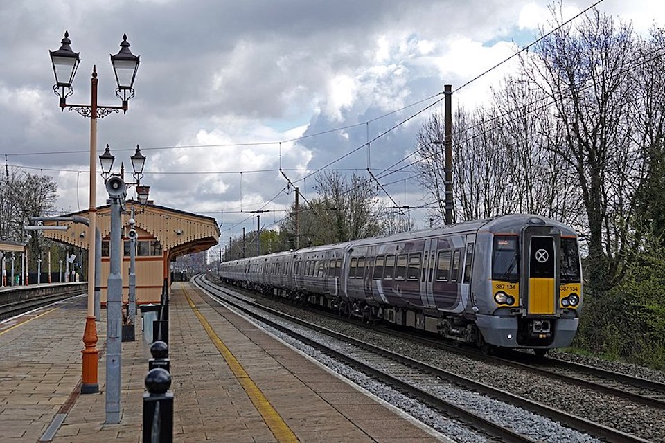 Class 387 EMU on Heathrow Express run at Hanwell station in west London