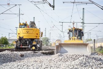 Track construction work on the Riedbahn between Riedstadt and Goddelau. Photo: Deutsche Bahn AG / Benjamin Kedziora