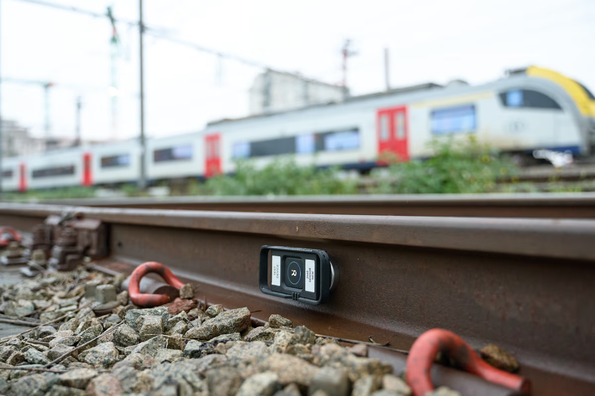 Infralert device on rail at demonstration (Photo: Infrabel)