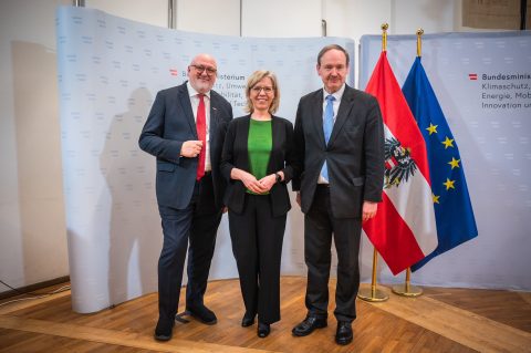 Minister for Climate Protection Leonore Gewessler, Österreichische Bundesbahnen (ÖBB) CEO Andreas Matthä, and Economica CEO Prof. Dr. Christian Helmenstein