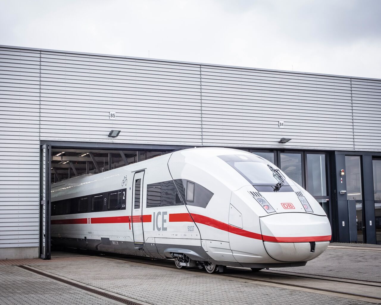 The last DB ICE 4 leaving the Siemens Mobility testing and validation center