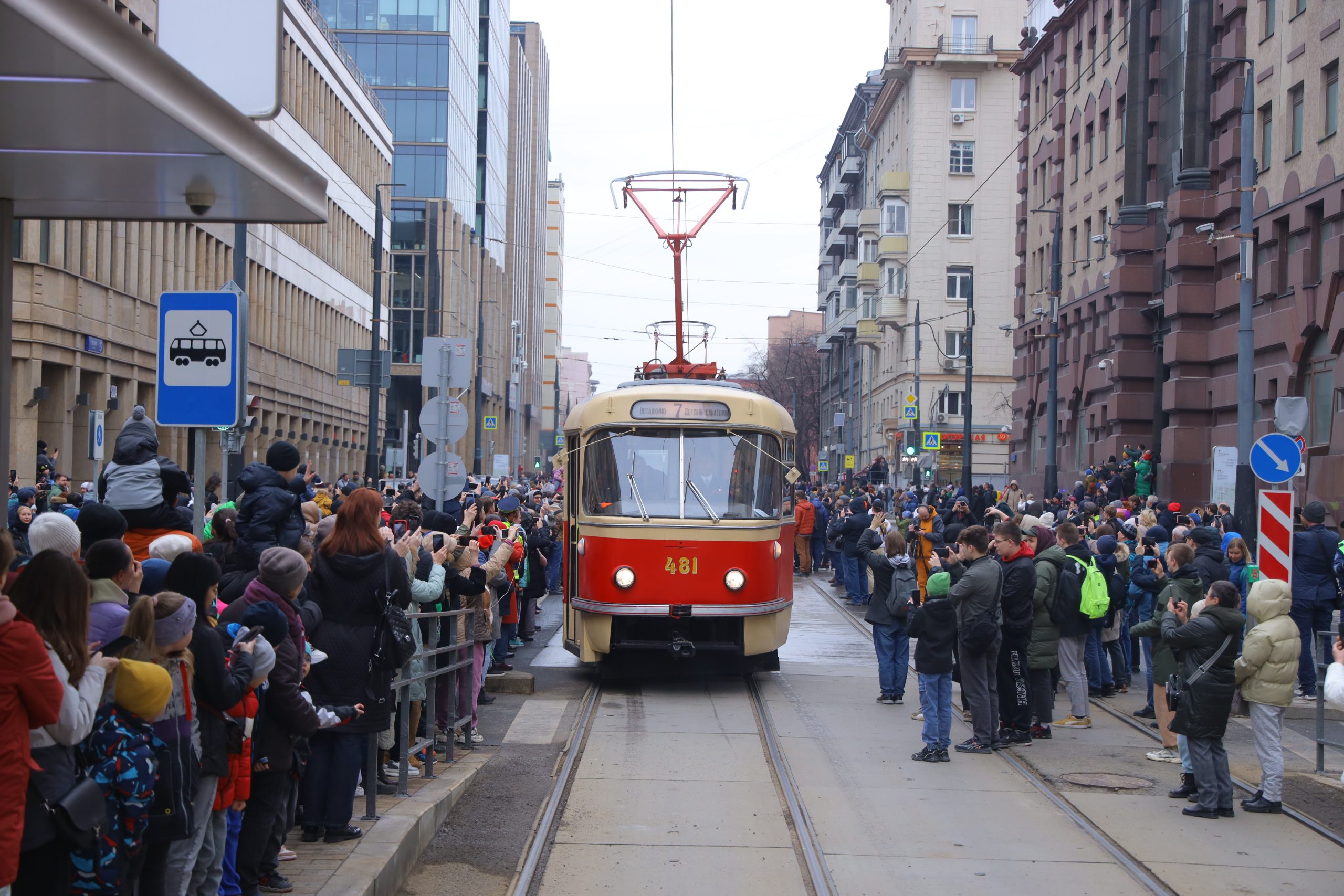 Historic tram in Moscow during the anniversary parade this year. (Photo: Moscow Metro)